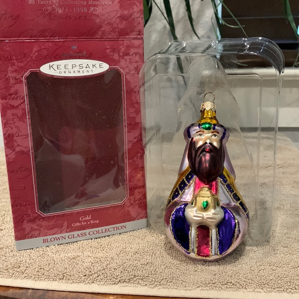 New Vintage 1998 Gifts for King Hallmark Keepsake Ornament